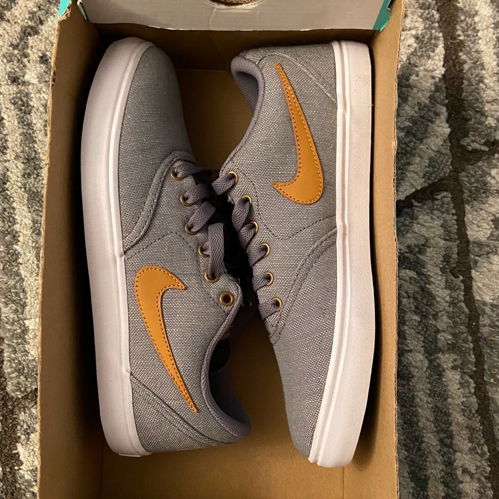 Nikes. New in box. Men’s 6.5 or Wmns 8